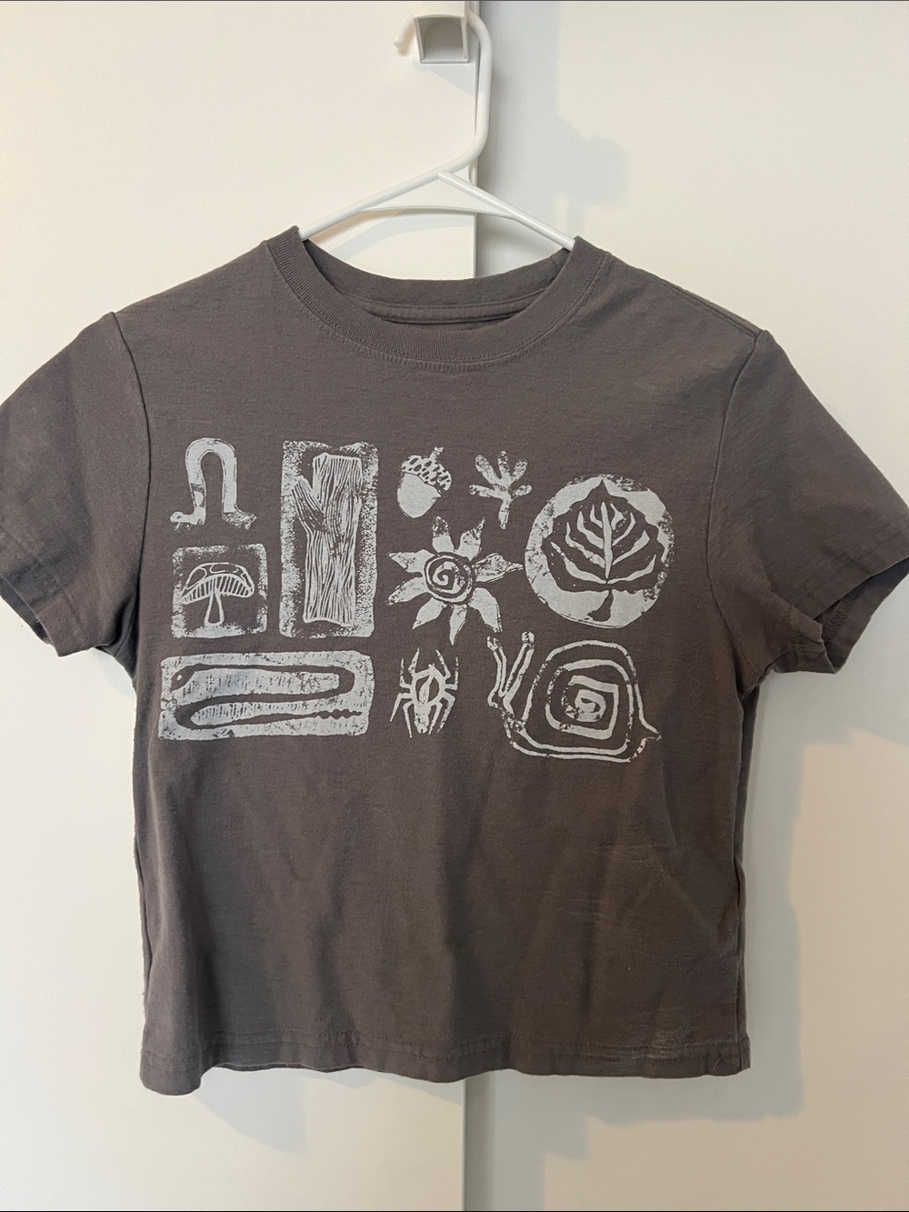 Graphic Icon Cropped Tee in Charcoal with White Print
